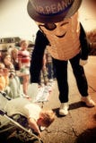 M. Peanut et un enfant en bas âge effrayé image stock M. Peanut et un enfant en bas âge effrayé image stock