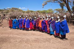Maasai kobiety w ich wiosce w Tanzania, Afryka zdjęcia royalty free Maasai kobiety w ich wiosce w Tanzania, Afryka zdjęcia royalty free
