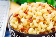Mac e queijo com bacon imagens de stock royalty free Mac e queijo com bacon imagens de stock royalty free