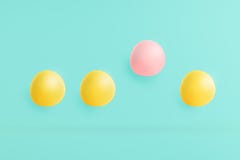 Macarons na błękitnym tle z pasteli/lów i menchii głównymi atrakcjami obrazy royalty free Macarons na błękitnym tle z pasteli/lów i menchii głównymi atrakcjami obrazy royalty free