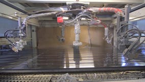 Macchina automatica della verniciatura a spruzzo di vista, macchina di modellatura della pittura di legno archivi video Macchina automatica della verniciatura a spruzzo di vista, macchina di modellatura della pittura di legno archivi video