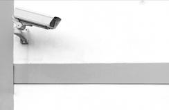 Macchina fotografica del CCTV montata sulla parete (versione di B&W) fotografie stock Macchina fotografica del CCTV montata sulla parete (versione di B&W) fotografie stock