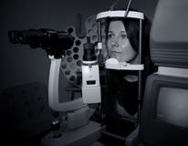 machine optician sitting woman στοκ εικόνες machine optician sitting woman στοκ εικόνες