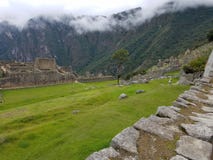 Machu drammatico Picchu nelle nuvole fotografia stock Machu drammatico Picchu nelle nuvole fotografia stock