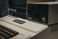 Macintosh Apple ΙΙ υπολογιστής στην επίδειξη μέσα στο μουσείο της Apple στην Πράγα, Δημοκρατία της Τσεχίας στοκ εικόνες Macintosh Apple ΙΙ υπολογιστής στην επίδειξη μέσα στο μουσείο της Apple στην Πράγα, Δημοκρατία της Τσεχίας στοκ εικόνες