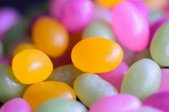 Macrotextuur van kleurrijk suiker met een laag bedekt suikergoed stock foto's Macrotextuur van kleurrijk suiker met een laag bedekt suikergoed stock foto's