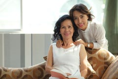 Madre e hija asiáticas imagen de archivo Madre e hija asiáticas imagen de archivo