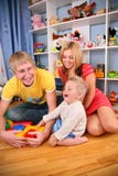 Madre e padre con il bambino fotografia stock libera da diritti Madre e padre con il bambino fotografia stock libera da diritti