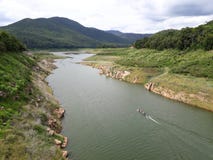 Mae Kuang Dam É um lugar muito bom e quieto com natureza bonita imagens de stock Mae Kuang Dam É um lugar muito bom e quieto com natureza bonita imagens de stock