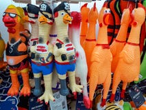 Magasin de bêtes à Séoul, Corée du Sud - 28 août 2018 : Poupée animale retentie pour des chiens en vente à un magasin d'animal fa photo libre de droits Magasin de bêtes à Séoul, Corée du Sud - 28 août 2018 : Poupée animale retentie pour des chiens en vente à un magasin d'animal fa photo libre de droits