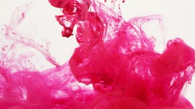 Magenta barwiony ciecz wolno płynie Magenta barwiony ciecz wolno płynie