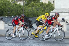 Maglia gialla a Parigi - Tour de France 2016 fotografia stock Maglia gialla a Parigi - Tour de France 2016 fotografia stock
