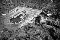Magma, casa engullida por la lava Desastre natural Imagenes de archivo Magma, casa engullida por la lava Desastre natural Imagenes de archivo