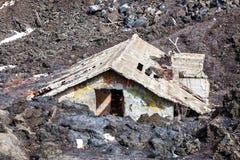 Magma, huis door lava wordt overspoeld die dor klimaat in Thailand stock foto Magma, huis door lava wordt overspoeld die dor klimaat in Thailand stock foto