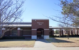 Magruder Hall på det Arkansas delstatsuniversitetMitt--söder banret, västra Memphis, Arkansas royaltyfria foton Magruder Hall på det Arkansas delstatsuniversitetMitt--söder banret, västra Memphis, Arkansas royaltyfria foton