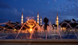 Mahya blu del Ramadan della moschea immagine stock Mahya blu del Ramadan della moschea immagine stock