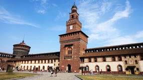 MAILAND, ITALIEN - 19. JULI 2017: Sforza-Schloss Castello Sforzesco ist ein Schloss in Mailand, Italien Es wurde im 15. Jahrhunde Stockfoto MAILAND, ITALIEN - 19. JULI 2017: Sforza-Schloss Castello Sforzesco ist ein Schloss in Mailand, Italien Es wurde im 15. Jahrhunde Stockfoto