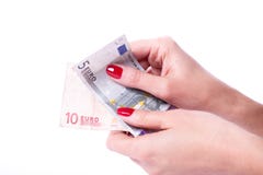 Mains de femme tenant des billets de banque d'euro images libres de droits Mains de femme tenant des billets de banque d'euro images libres de droits