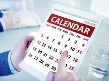 Mains tenant le calendrier de Tablette de Digital Photographie stock Mains tenant le calendrier de Tablette de Digital Photographie stock