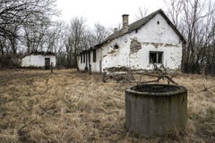 Maison abandonnée - amélioration de l'habitat requise photo libre de droits Maison abandonnée - amélioration de l'habitat requise photo libre de droits