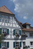 Maison de style de Tudor - propriété magnifique au coeur de l'Allemagne photos stock Maison de style de Tudor - propriété magnifique au coeur de l'Allemagne photos stock