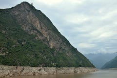 Majestueuze Drie Kloven en Yangtze-Rivier in Hubei-provincie in China royalty-vrije stock foto's Majestueuze Drie Kloven en Yangtze-Rivier in Hubei-provincie in China royalty-vrije stock foto's