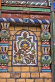 Majolicategelplattor på fasaden av huset arkivfoto Majolicategelplattor på fasaden av huset arkivfoto