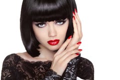 makeup Robiący manikiur Gwoździe Piękno dziewczyny portret czerwone usta Tylny sh fotografia stock makeup Robiący manikiur Gwoździe Piękno dziewczyny portret czerwone usta Tylny sh fotografia stock