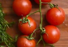 Makrobild des Haufens der Kirschtomaten Stockfotos Makrobild des Haufens der Kirschtomaten Stockfotos