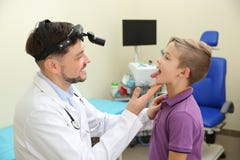 Male otolaryngologist examining little child royalty free stock image Male otolaryngologist examining little child royalty free stock image