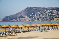 Malerische Landschaft des sandigen Strandes in Calpe, Spanien Stockfoto Malerische Landschaft des sandigen Strandes in Calpe, Spanien Stockfoto