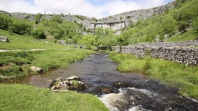 Malham όρμων του Γιορκσάιρ τουριστικό αξιοθέατο της Αγγλίας UK πάρκων κοιλάδων εθνικό Malham όρμων του Γιορκσάιρ τουριστικό αξιοθέατο της Αγγλίας UK πάρκων κοιλάδων εθνικό