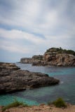 Mallorca, Hiszpania; Marzec 17, 2018: widoki paradisiacal zatoczki zdjęcie royalty free Mallorca, Hiszpania; Marzec 17, 2018: widoki paradisiacal zatoczki zdjęcie royalty free