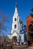 Maloyaroslavets, Rusland - April 2018: Mening van de Kathedraal van de Veronderstelling van Heilig Virgin in Maloyaroslavets stock foto Maloyaroslavets, Rusland - April 2018: Mening van de Kathedraal van de Veronderstelling van Heilig Virgin in Maloyaroslavets stock foto