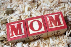 MAMA tekst na drewnianym bloku zdjęcia stock MAMA tekst na drewnianym bloku zdjęcia stock