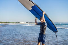 Man carrying surfboard over his head. Close up of handsome guy with surfboard on head at beach. Portrait of man carrying royalty free stock photography Man carrying surfboard over his head. Close up of handsome guy with surfboard on head at beach. Portrait of man carrying royalty free stock photography