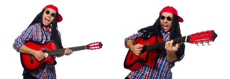 Man med dreadlocks som rymmer gitarren isolerad p? vit arkivfoto Man med dreadlocks som rymmer gitarren isolerad p? vit arkivfoto
