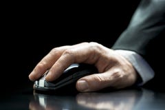 Man using a cordless computer mouse Stock Photography Man using a cordless computer mouse Stock Photography