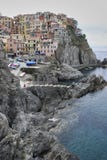 Manarola by på skymning Cinque Terre National Park Liguria Italien fotografering för bildbyråer Manarola by på skymning Cinque Terre National Park Liguria Italien fotografering för bildbyråer