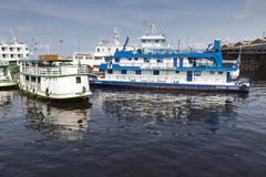 MANAUS, ΒΡΑΖΙΛΙΑ, ΣΤΙΣ 17 ΟΚΤΩΒΡΊΟΥ: Χαρακτηριστική ξύλινη ναυσιπλοΐα βαρκών στοκ φωτογραφία MANAUS, ΒΡΑΖΙΛΙΑ, ΣΤΙΣ 17 ΟΚΤΩΒΡΊΟΥ: Χαρακτηριστική ξύλινη ναυσιπλοΐα βαρκών στοκ φωτογραφία