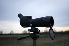 Manchando o espaço em um tripé na natureza imagem de stock Manchando o espaço em um tripé na natureza imagem de stock