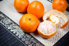 Mandarines sur la table en bois photos stock Mandarines sur la table en bois photos stock