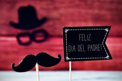 Mande un SMS a feliz dia del padre, día de padres feliz en español imagen de archivo Mande un SMS a feliz dia del padre, día de padres feliz en español imagen de archivo