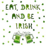 Mangez la boisson et soyez irlandais Fond de jour du ` s de St Patrick Tasses de lettrage et de bière illustration libre de droits Mangez la boisson et soyez irlandais Fond de jour du ` s de St Patrick Tasses de lettrage et de bière illustration libre de droits