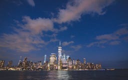 Manhattan linia horyzontu panorama z światłami fotografia royalty free Manhattan linia horyzontu panorama z światłami fotografia royalty free