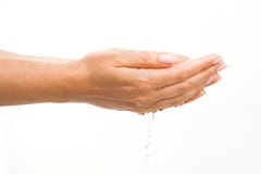 Mani della donna con acqua fotografia stock Mani della donna con acqua fotografia stock