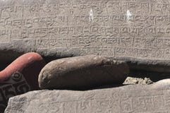 Mani sten på den Lamayuru kloster i Ladakh arkivbild Mani sten på den Lamayuru kloster i Ladakh arkivbild