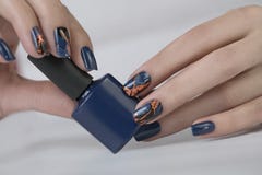 Manicura hermosa del arte del clavo fotos de archivo Manicura hermosa del arte del clavo fotos de archivo