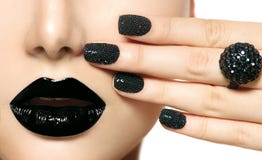 Manicure nero del caviale fotografia stock libera da diritti Manicure nero del caviale fotografia stock libera da diritti