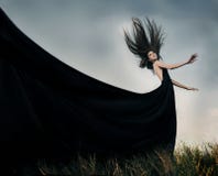 Manier vrouwelijk model met lang blazend haar openlucht Royalty-vrije Stock Foto's Manier vrouwelijk model met lang blazend haar openlucht Royalty-vrije Stock Foto's